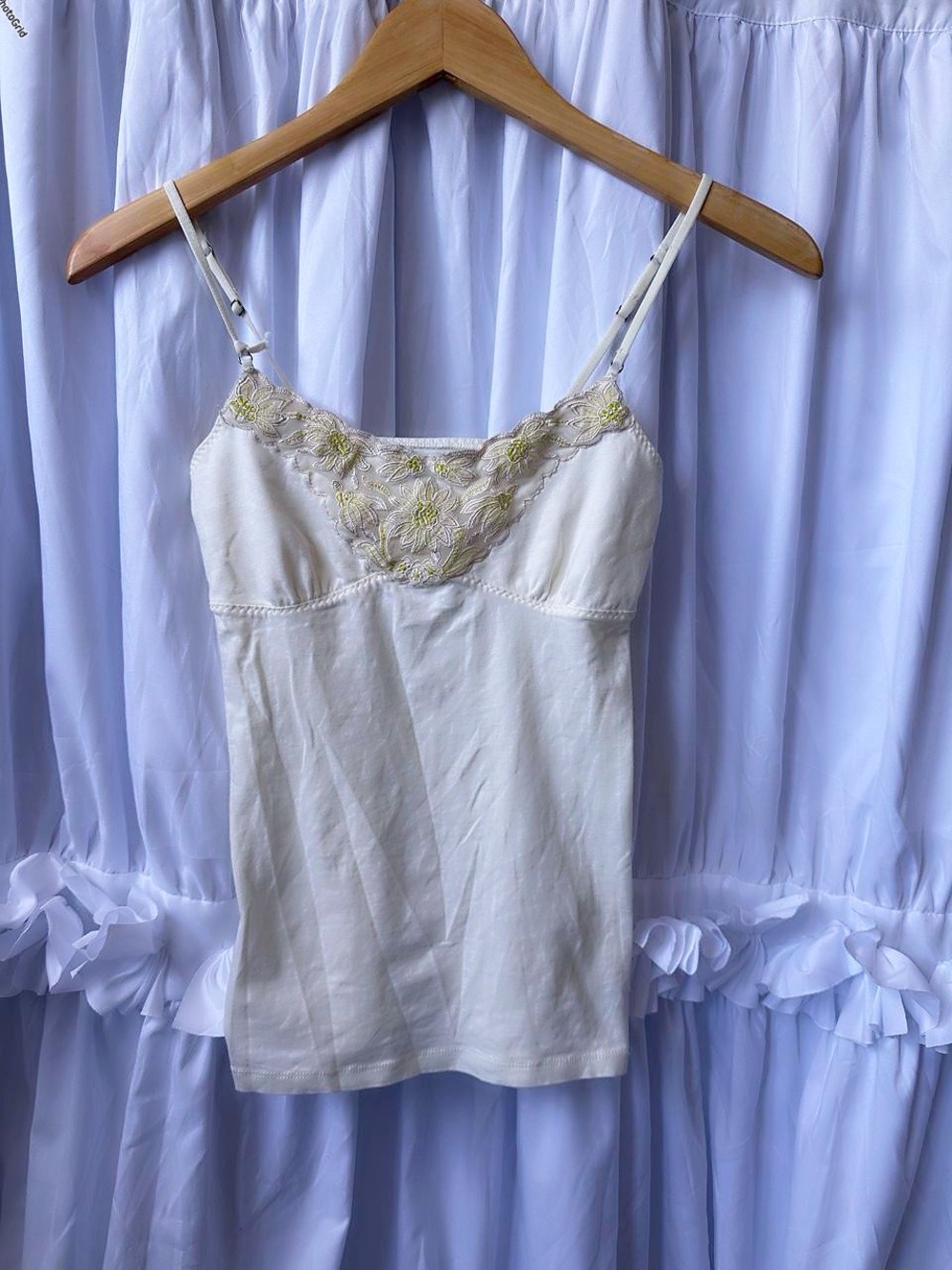 Vintage American Women's Cream Lace-Trim Cami Top